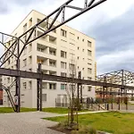 Spacious 3Br - 2 Parking Spots, Full Kitchen, By Gravity Prague