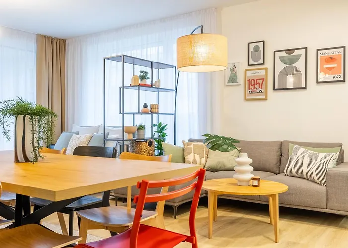Spacious 3Br - 2 Parking Spots, Full Kitchen, By Gravity Prague