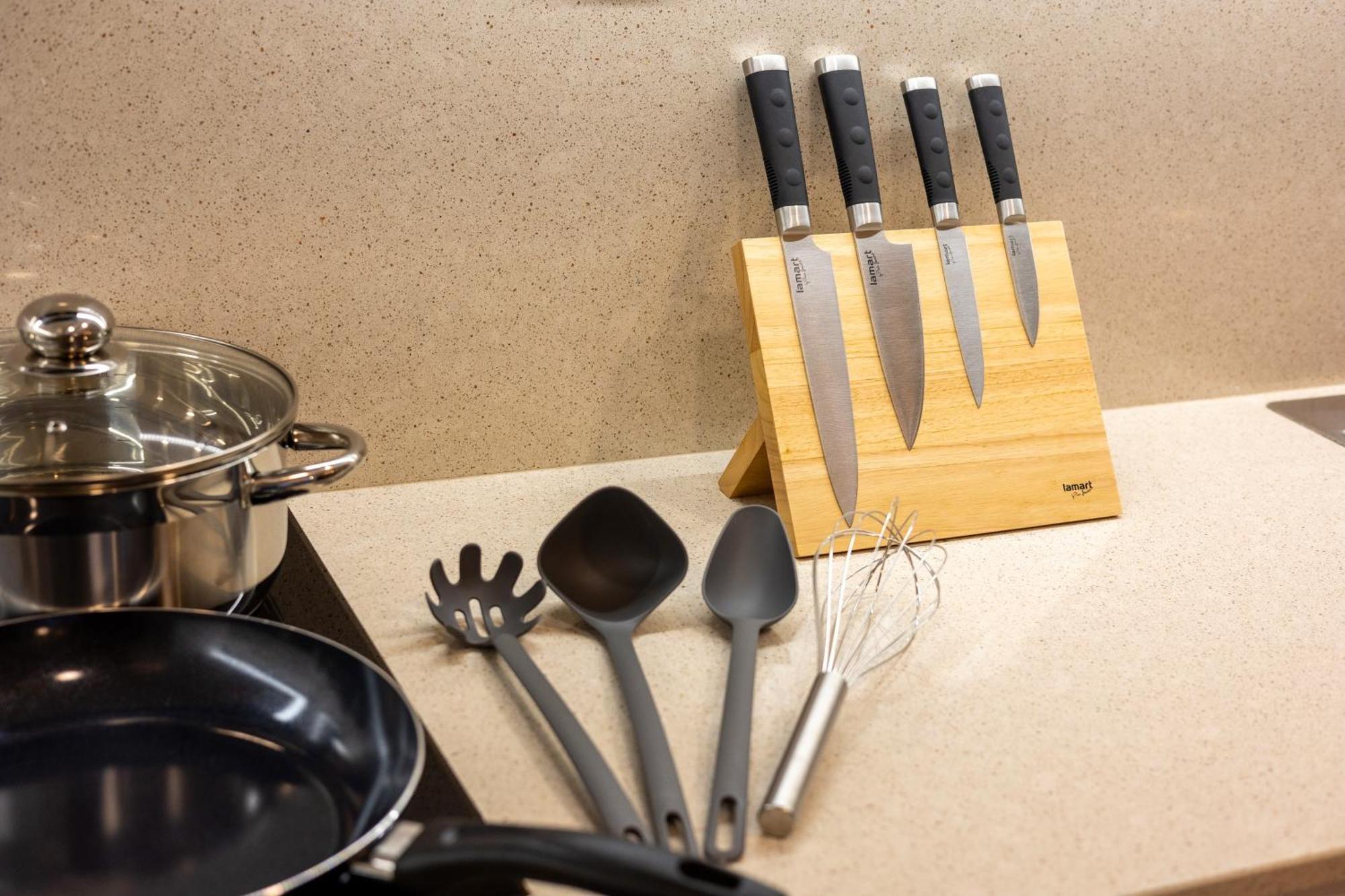 Spacious 3br - 2 Parking Spots, Full Kitchen, By Gravity Apartamento