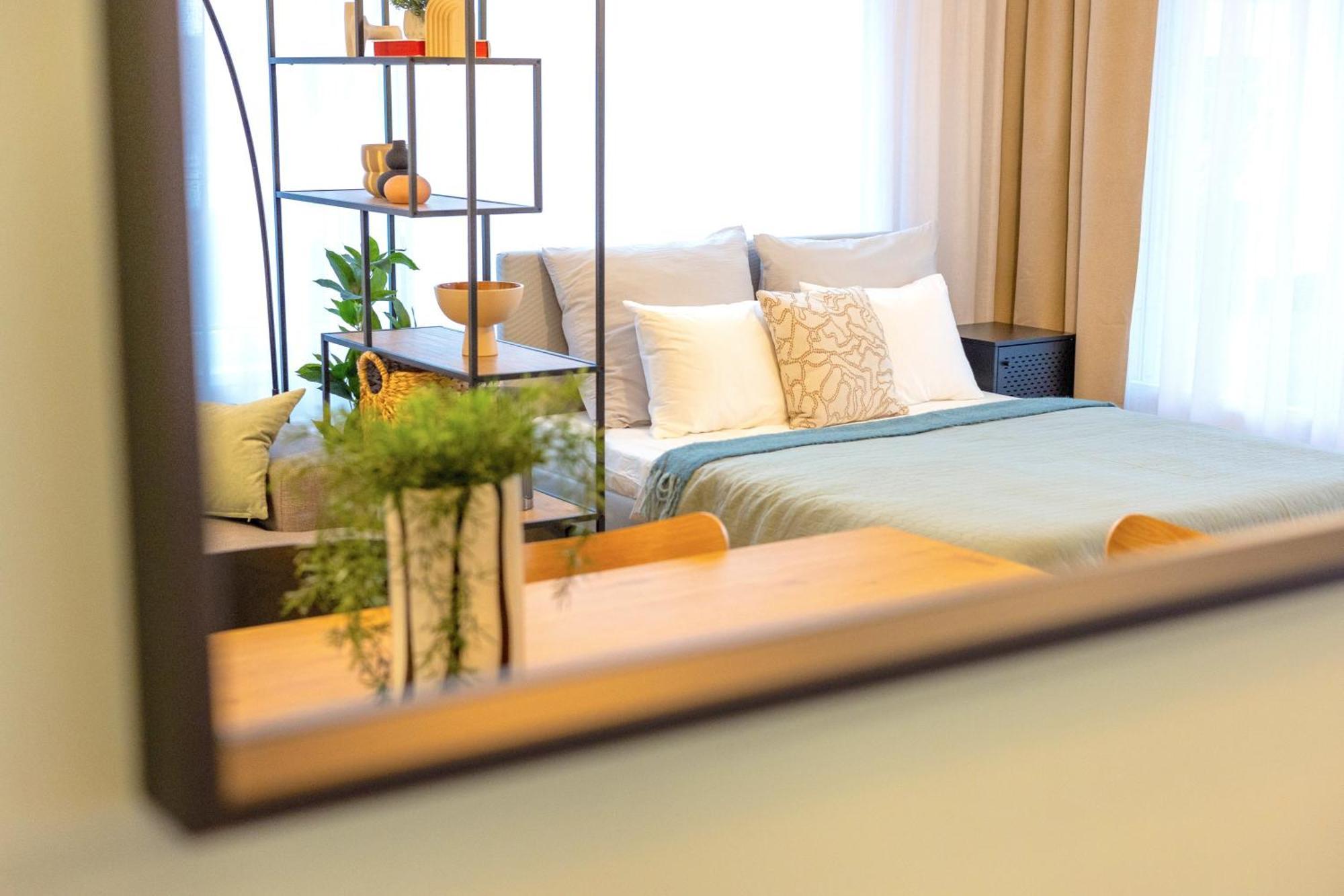 Spacious 3br - 2 Parking Spots, Full Kitchen, By Gravity Praga
