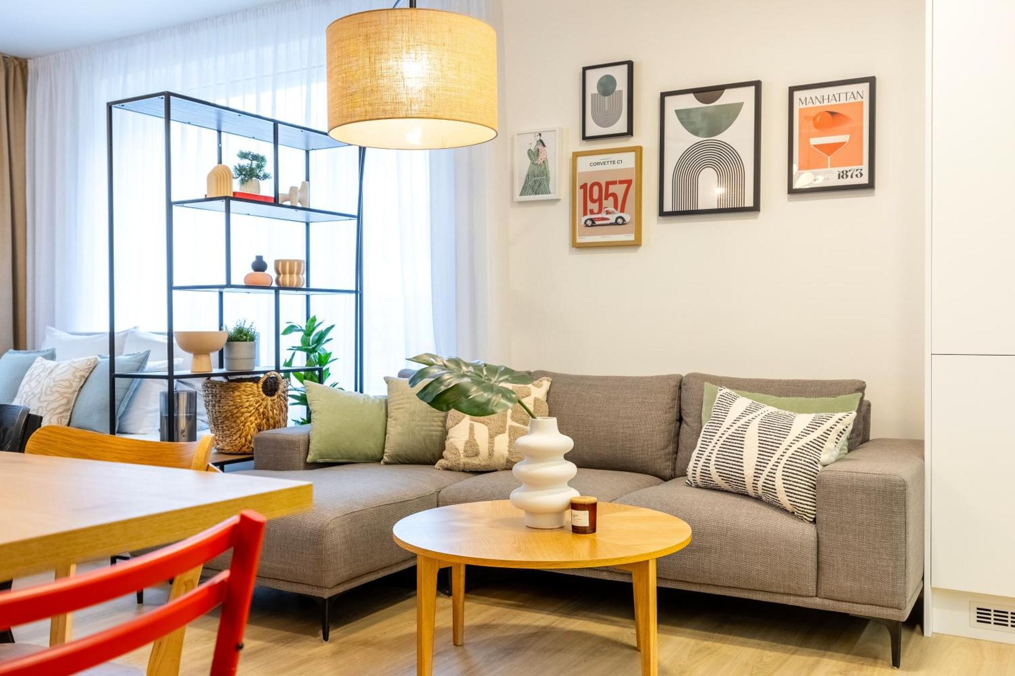 Spacious 3br - 2 Parking Spots, Full Kitchen, By Gravity Praga