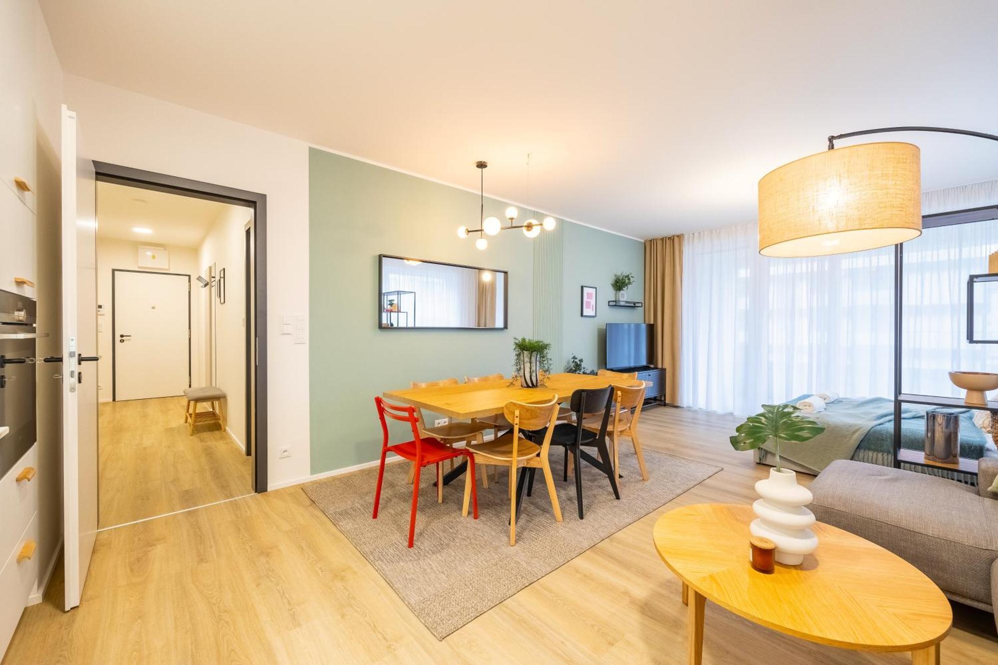 Spacious 3br - 2 Parking Spots, Full Kitchen, By Gravity Appartamento Praga