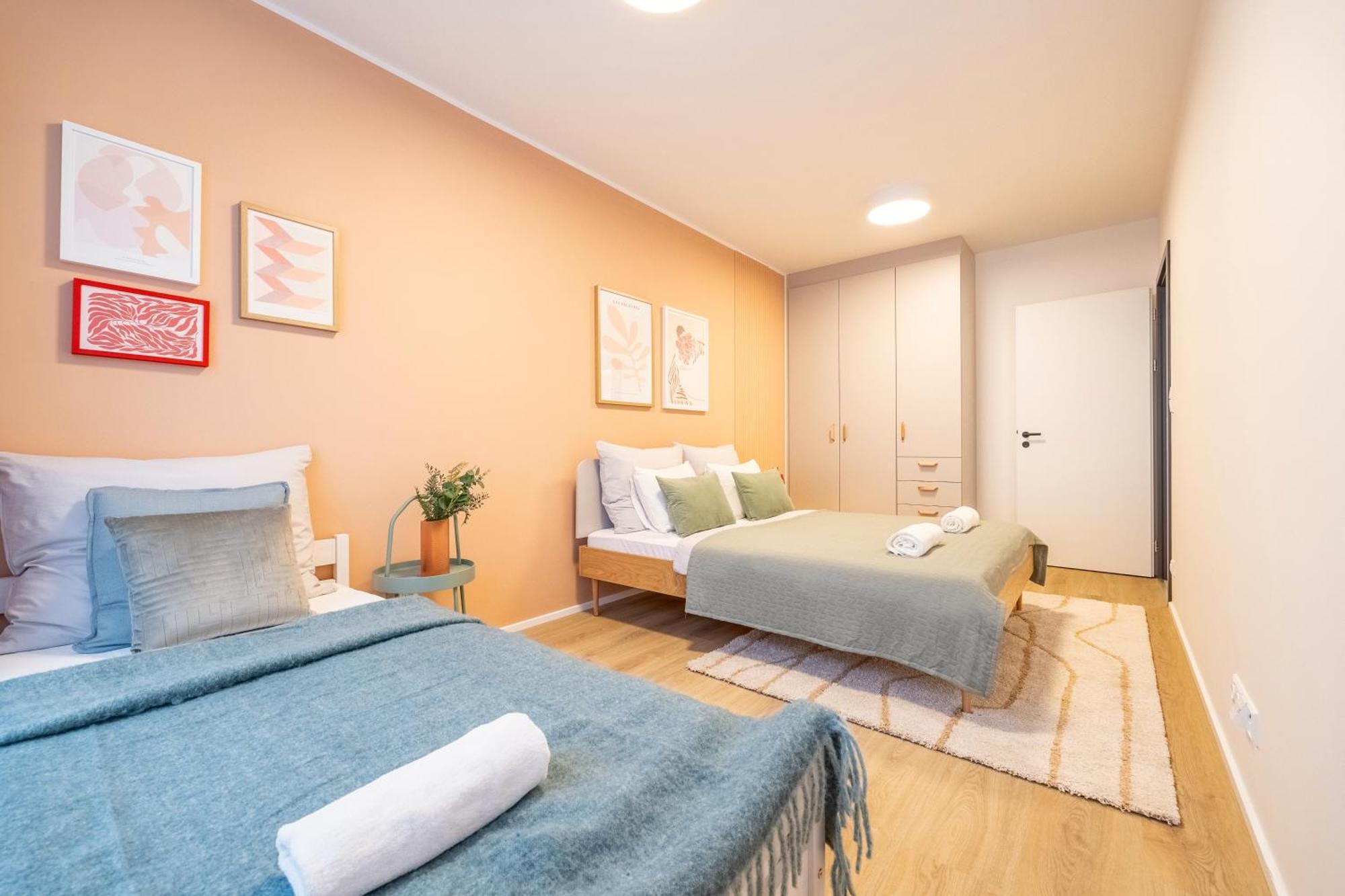 Appartamento Spacious 3br - 2 Parking Spots, Full Kitchen, By Gravity Praga