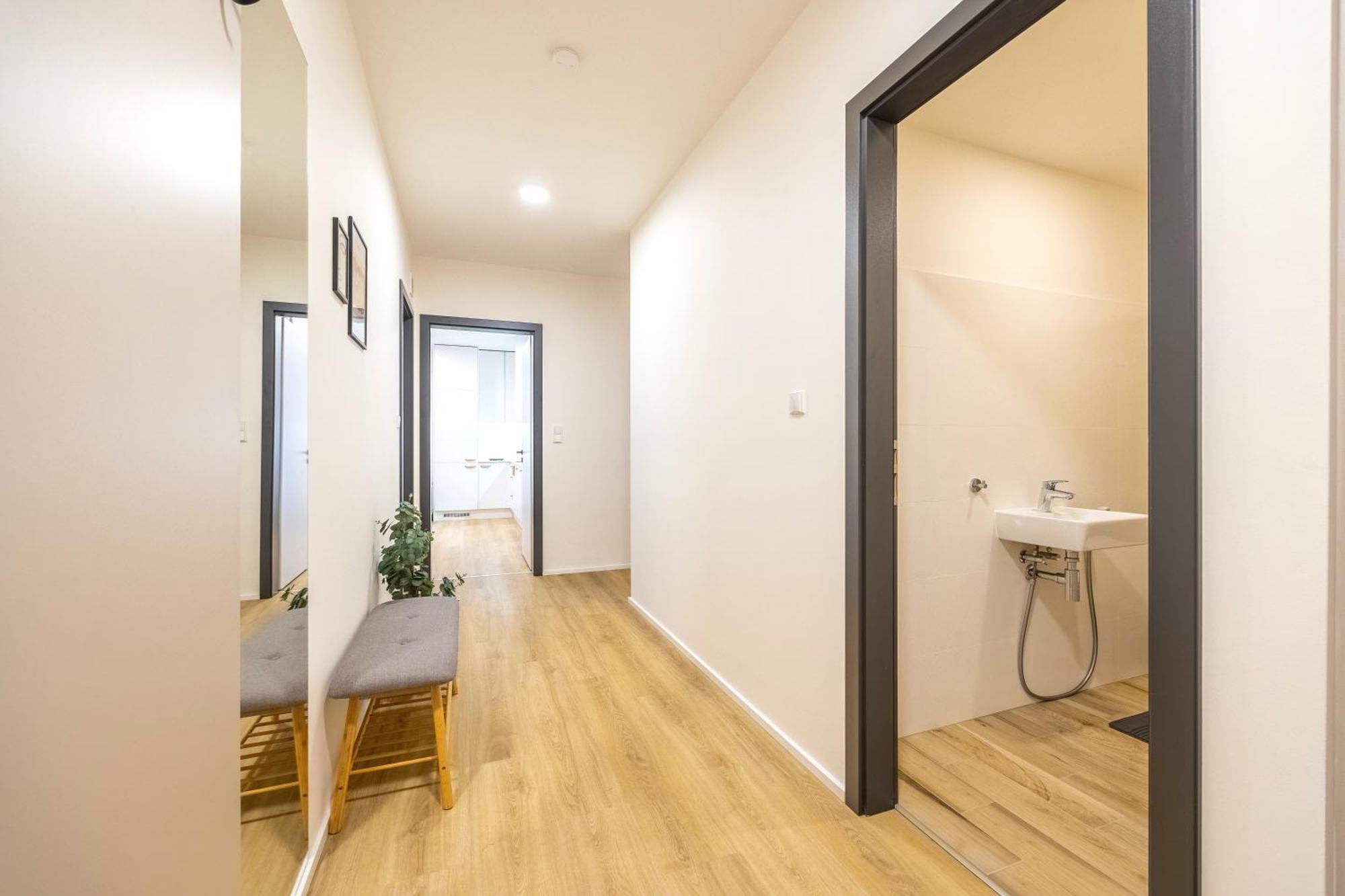 Spacious 3br - 2 Parking Spots, Full Kitchen, By Gravity Apartamento