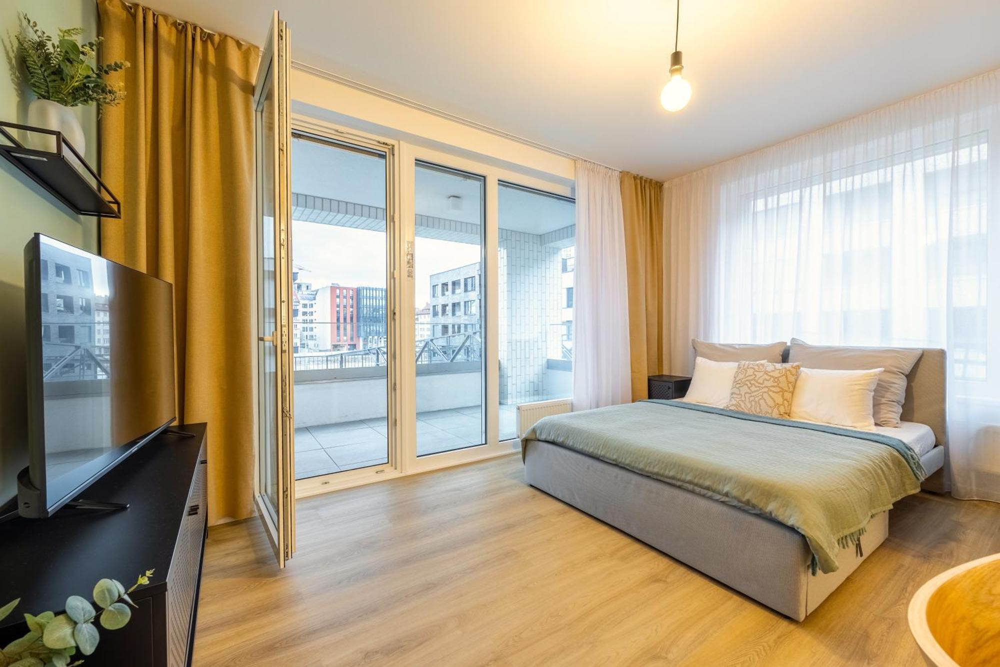 Spacious 3br - 2 Parking Spots, Full Kitchen, By Gravity * Praga