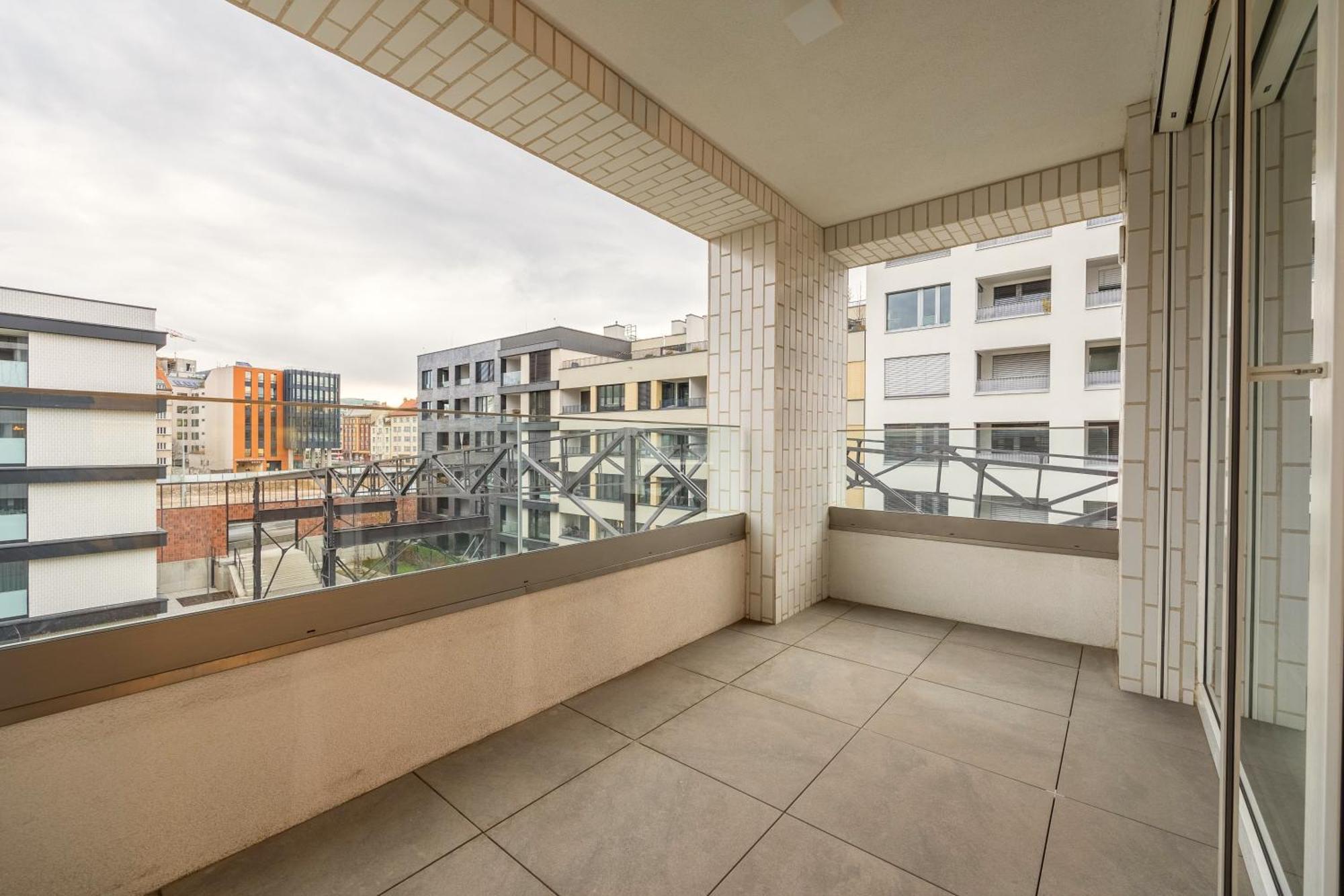 Appartamento Spacious 3br - 2 Parking Spots, Full Kitchen, By Gravity Praga