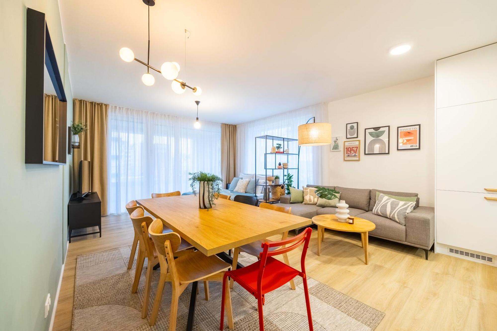 Spacious 3br - 2 Parking Spots, Full Kitchen, By Gravity Appartamento