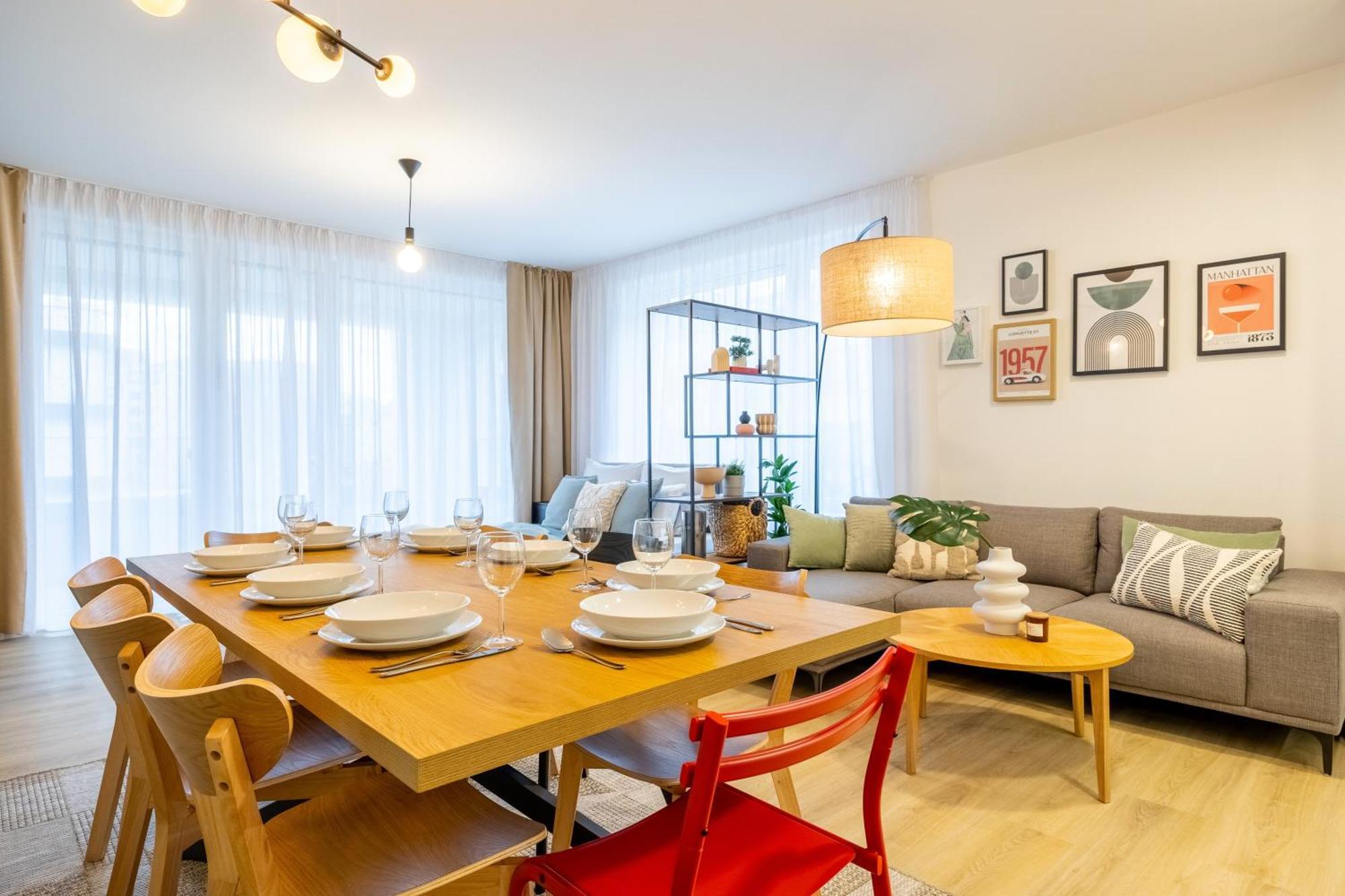 Appartamento Spacious 3br - 2 Parking Spots, Full Kitchen, By Gravity Praga