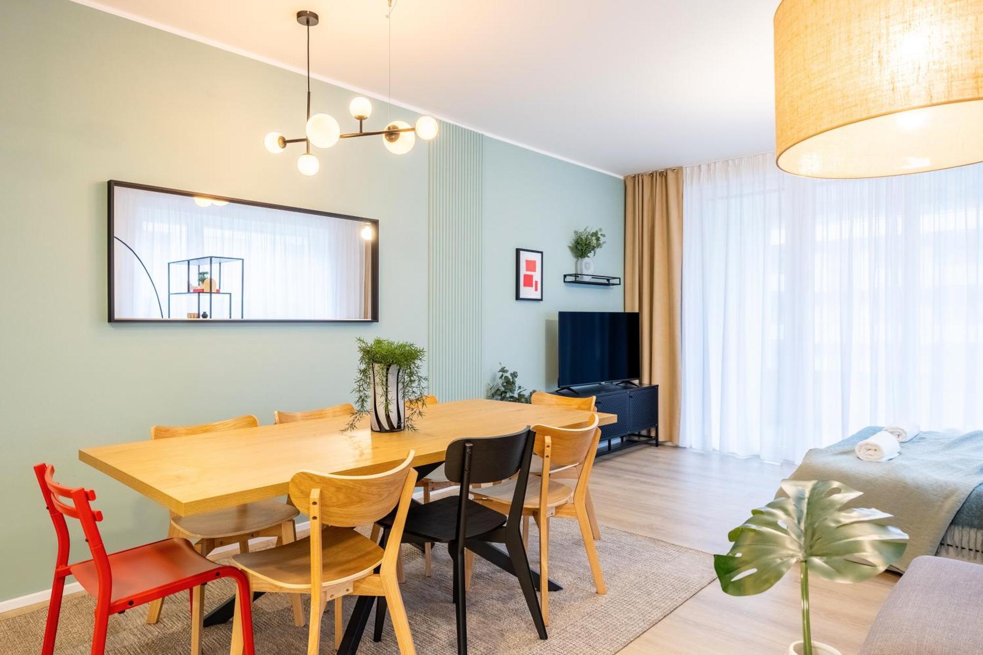 Spacious 3br - 2 Parking Spots, Full Kitchen, By Gravity Praga