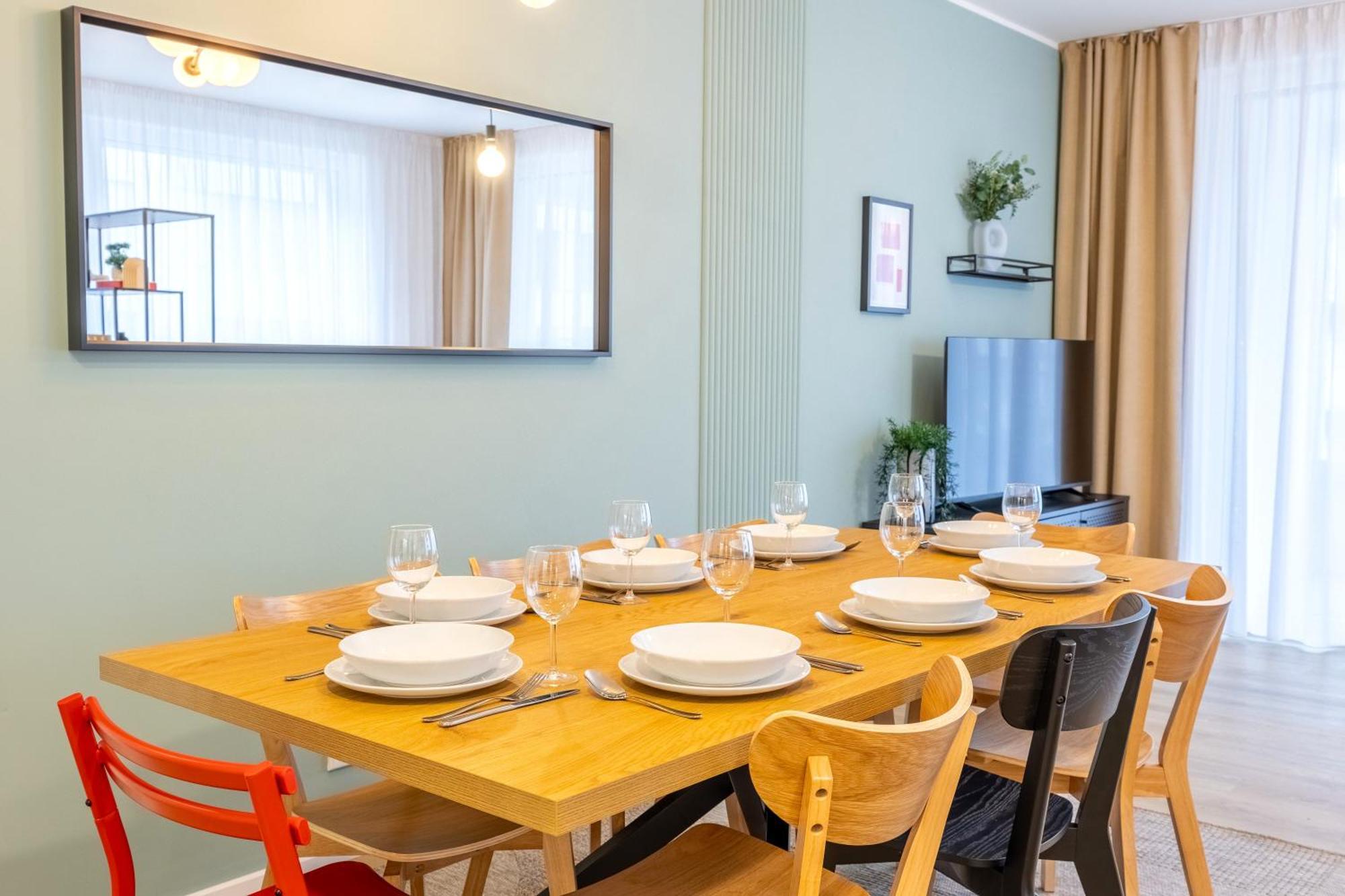 Spacious 3br - 2 Parking Spots, Full Kitchen, By Gravity * Praga