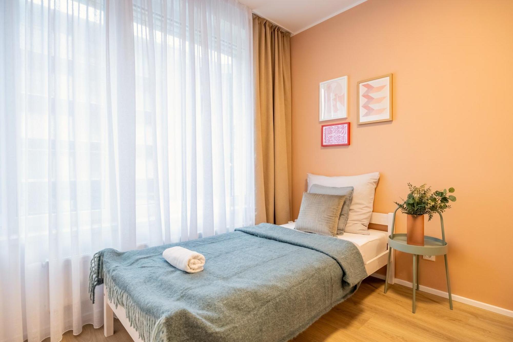 Spacious 3br - 2 Parking Spots, Full Kitchen, By Gravity Appartamento