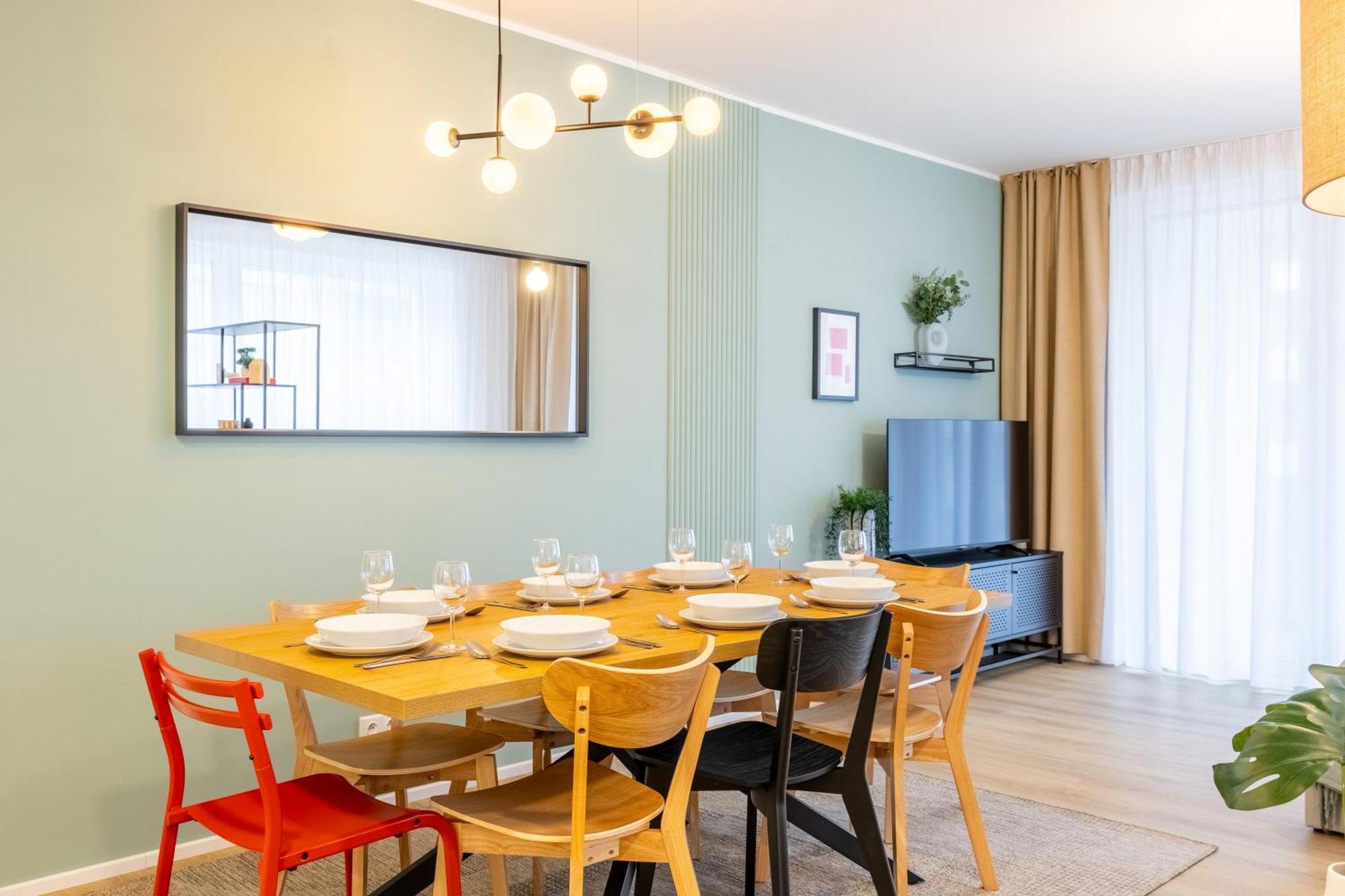 Appartamento Spacious 3br - 2 Parking Spots, Full Kitchen, By Gravity Praga