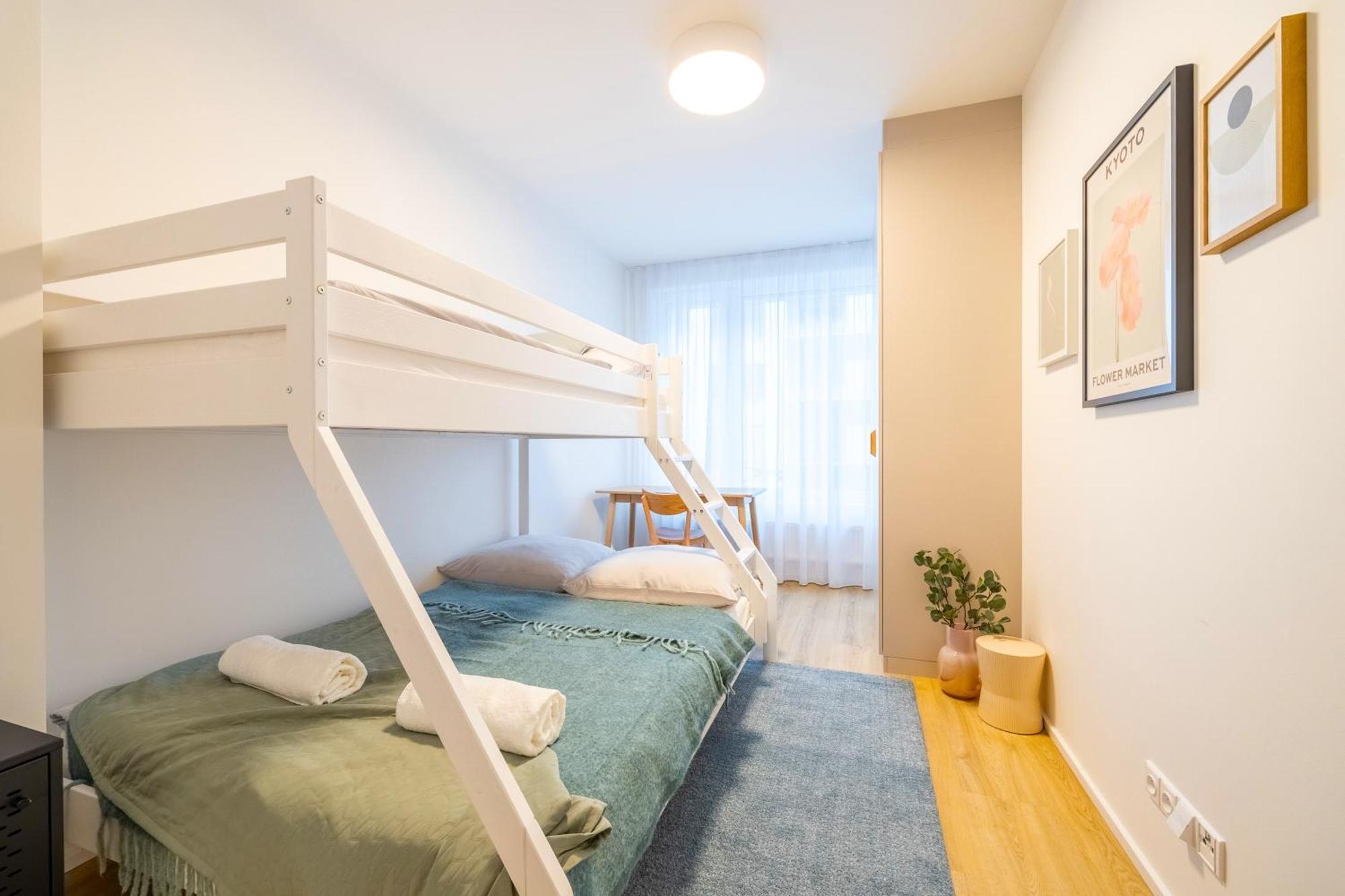Spacious 3br - 2 Parking Spots, Full Kitchen, By Gravity Apartamento