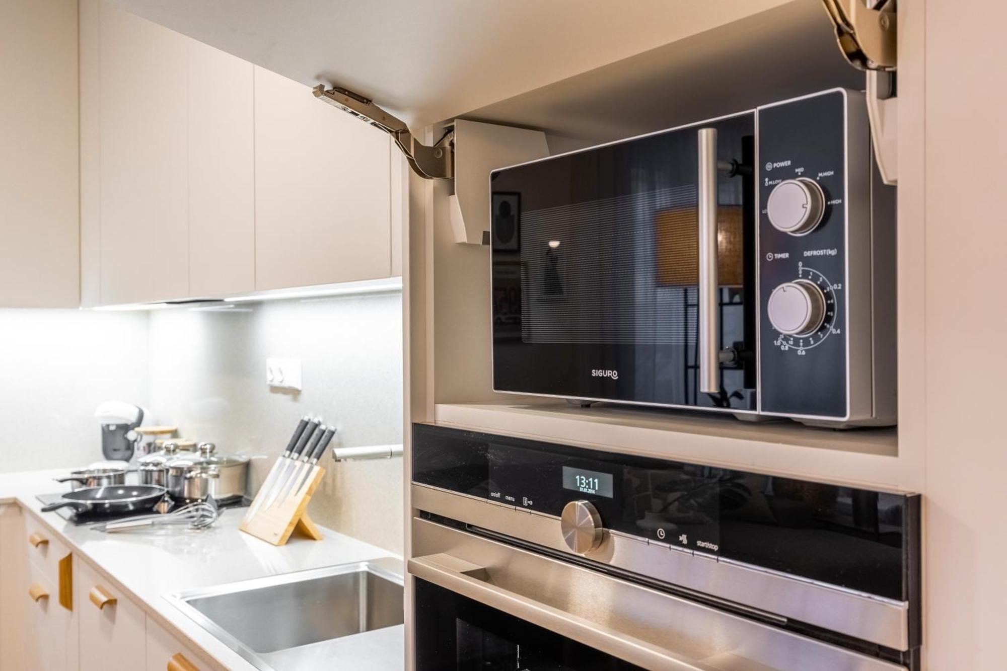 Spacious 3br - 2 Parking Spots, Full Kitchen, By Gravity Praga