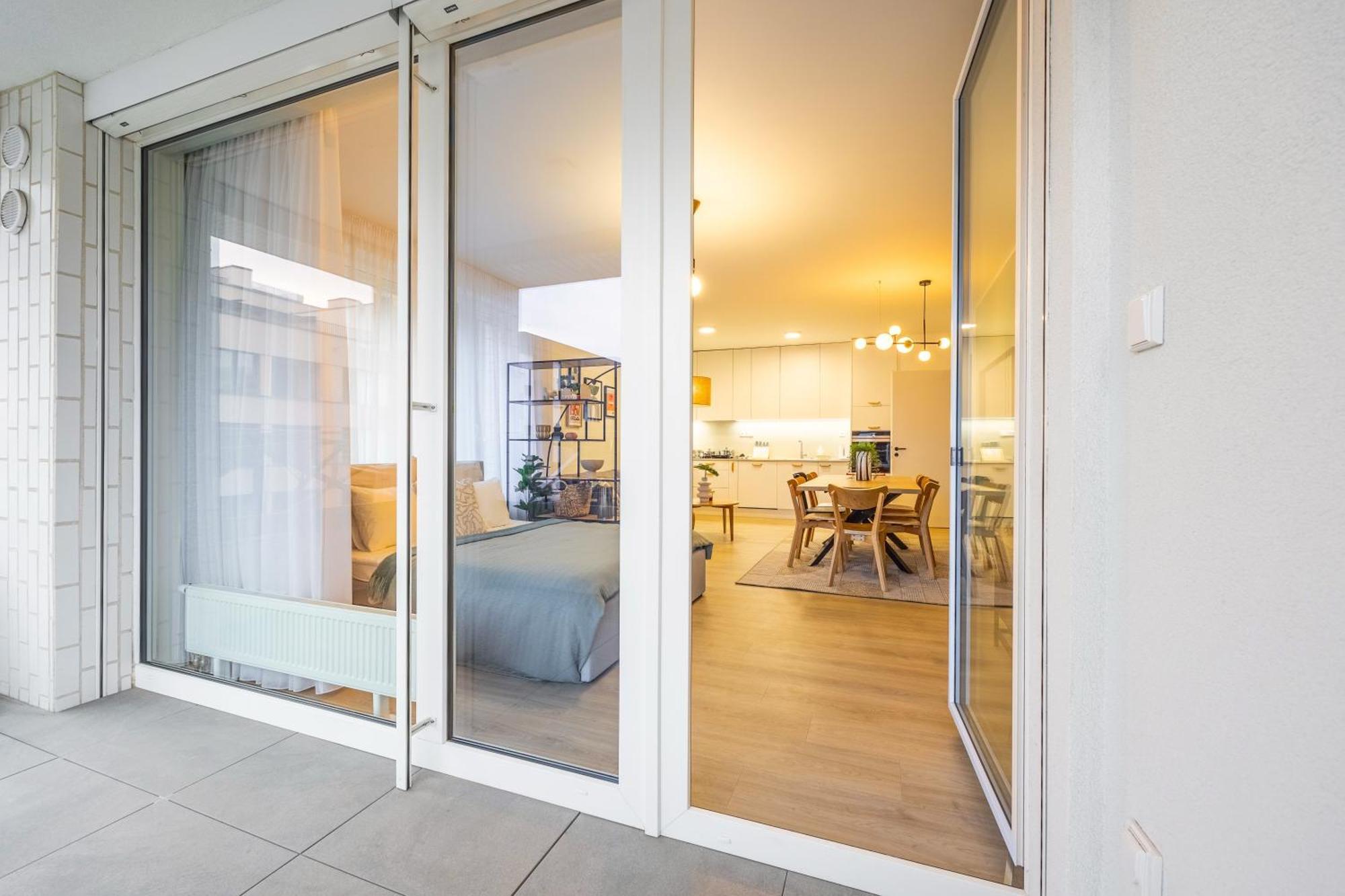 Spacious 3br - 2 Parking Spots, Full Kitchen, By Gravity Appartamento